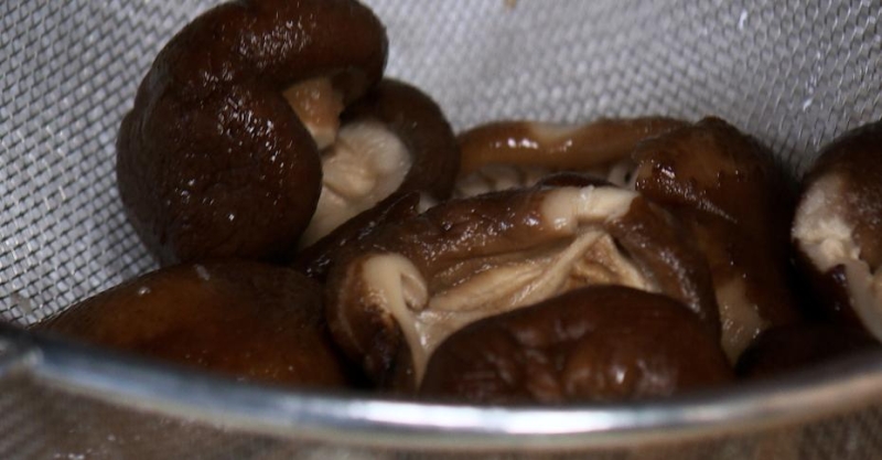 Салат из грибов шиитаке