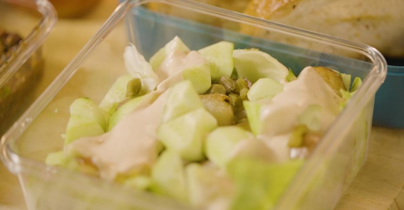 Салат нисуаз с перцем халапеньо