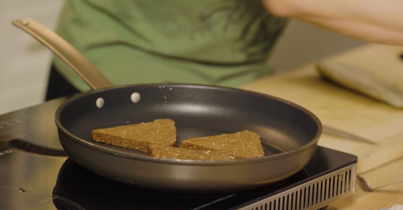 Намазка из авокадо с хрустящими тостами