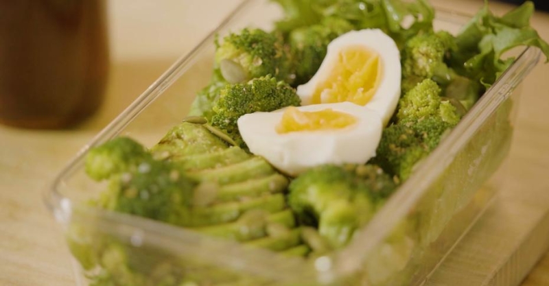 Зелёный салат с брокколи