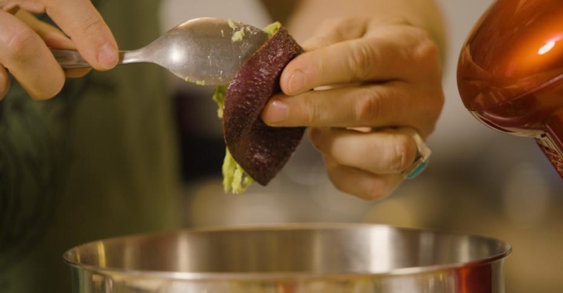 Намазка из авокадо с хрустящими тостами