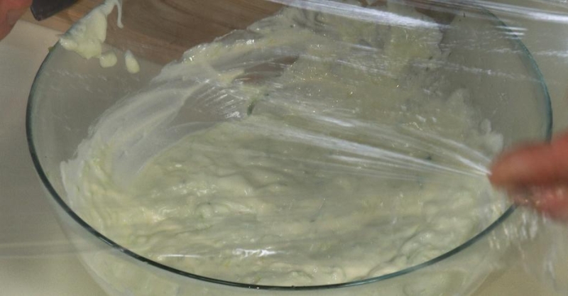 Овощной салат с маслинами и дзадзики