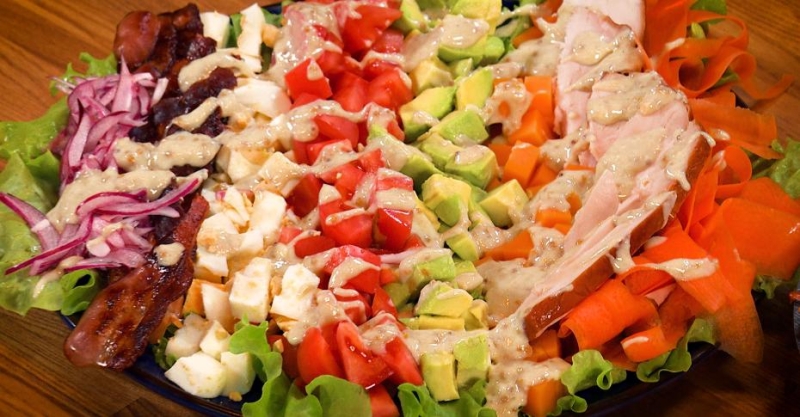 Кобб салат с сыром чеддер
