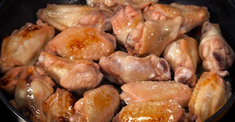 Куриные крылья в глазури из энергетика