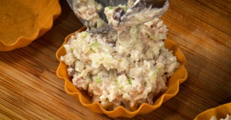 Тарталетки со скумбрией, сливочным сыром и хреном