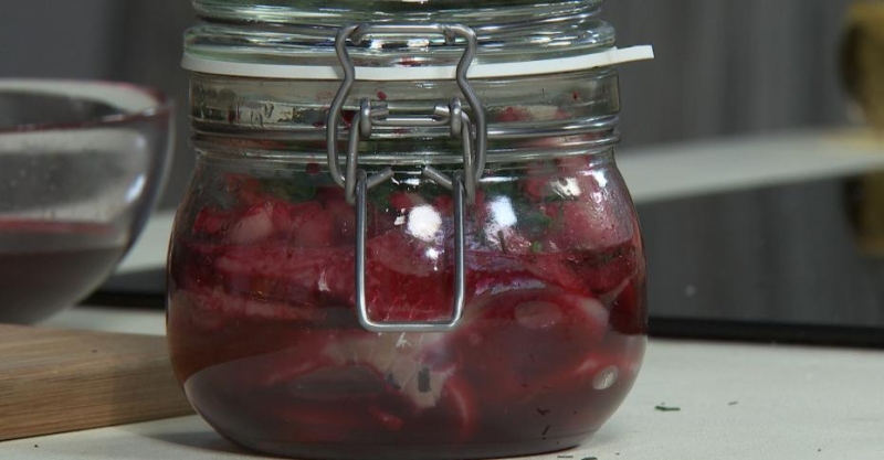 Селёдка маринованная в хересе и свекольном соке