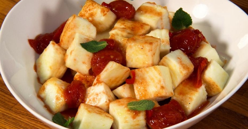 Жареный адыгейский сыр с томатным вареньем