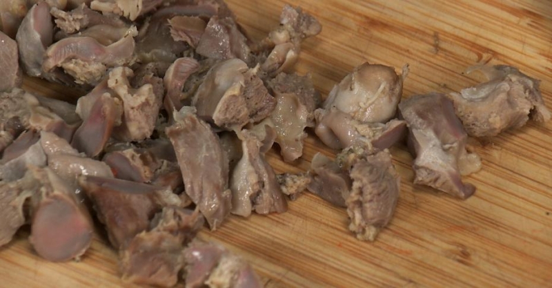 Азиатский салат с куриными желудками