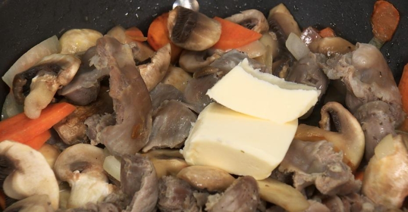 Паштет из куриных желудков и овощей