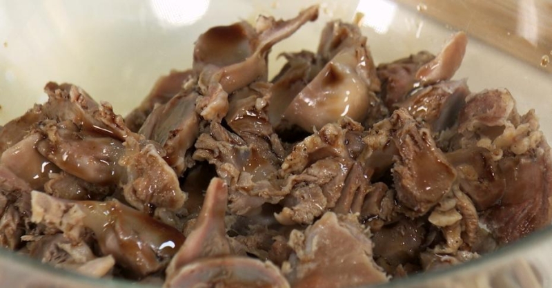 Азиатский салат с куриными желудками