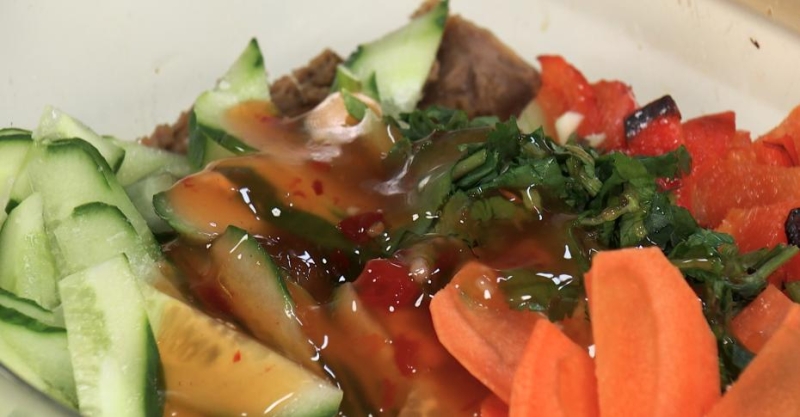 Азиатский салат с куриными желудками