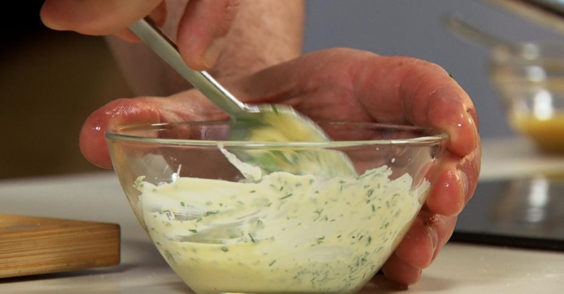 Салат с кускусом и соусом ранч