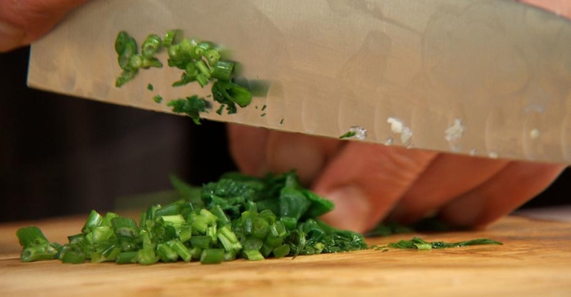 Салат с кускусом и соусом ранч