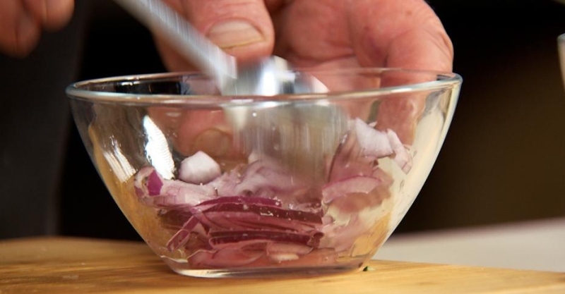 Салат с кускусом и соусом ранч